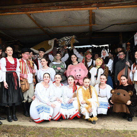 Fašiangy na Slovensku: Obdobie radosti, masiek a bujarých osláv