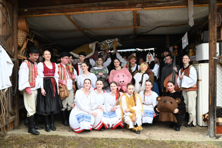 Fašiangy na Slovensku: Obdobie radosti, masiek a bujarých osláv