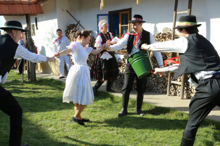 Veľká noc na Slovensku: Oslava prebúdzajúcej sa prírody a tradícií